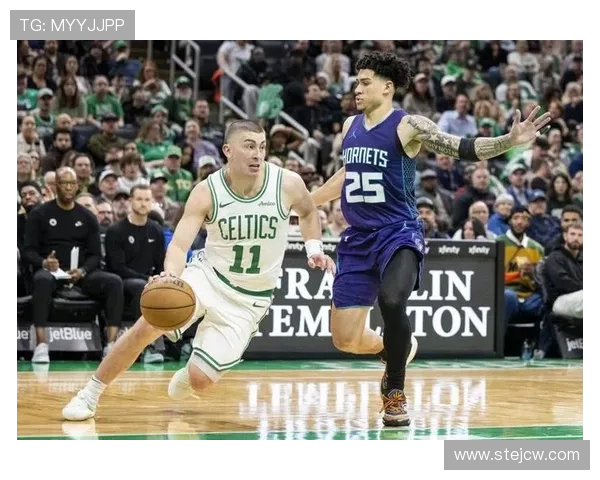 凯尔特人官方晒普里查德赛场照庆祝两连胜展现团队精神与竞技状态