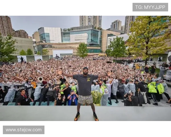 詹姆斯回应质疑强调球迷至上篮球赛场态度引热议展现职业精神与领袖担当