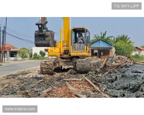 挖掘机垃圾填埋场覆盖